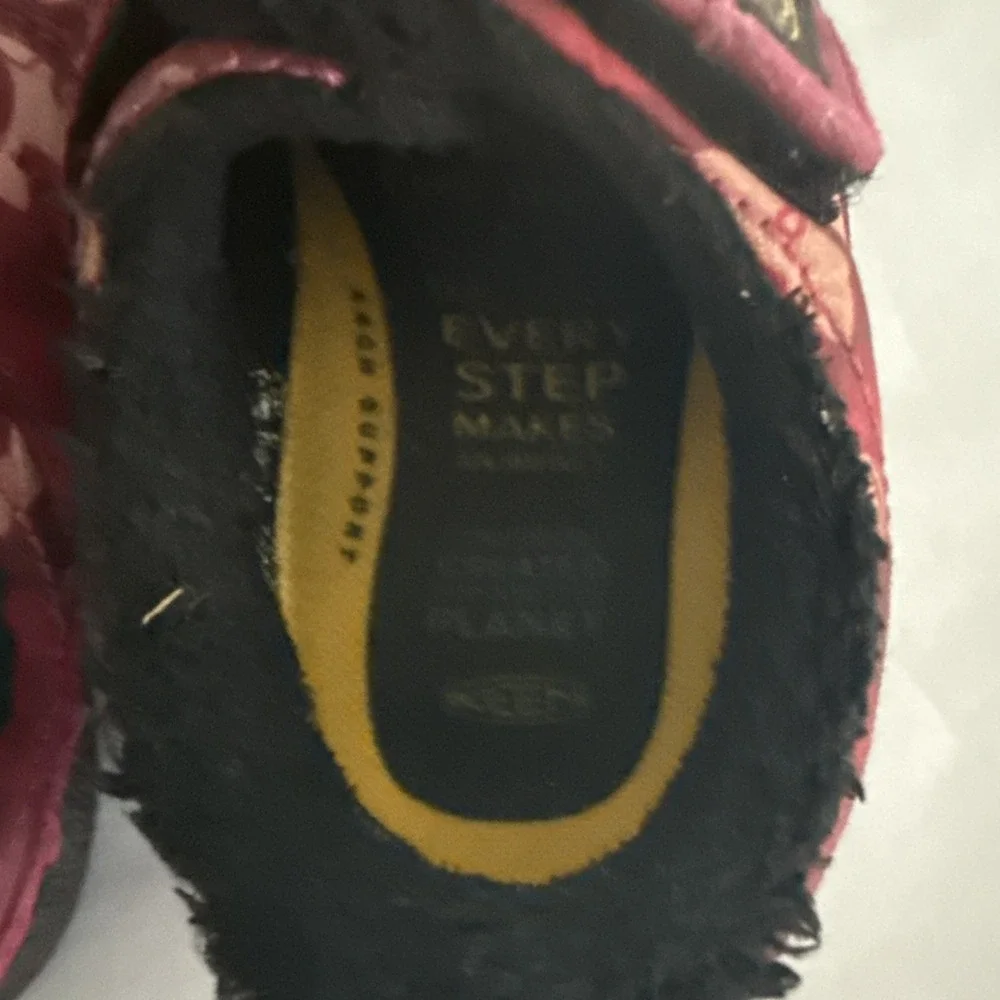 KEEN Howser Low Wrap Red Outdoor Shoes Sneakers Toddler Size 5 USED